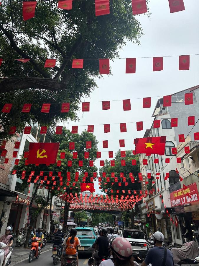 The Train Home - Railway View Hàng Lược Studio - B&B Hanoi