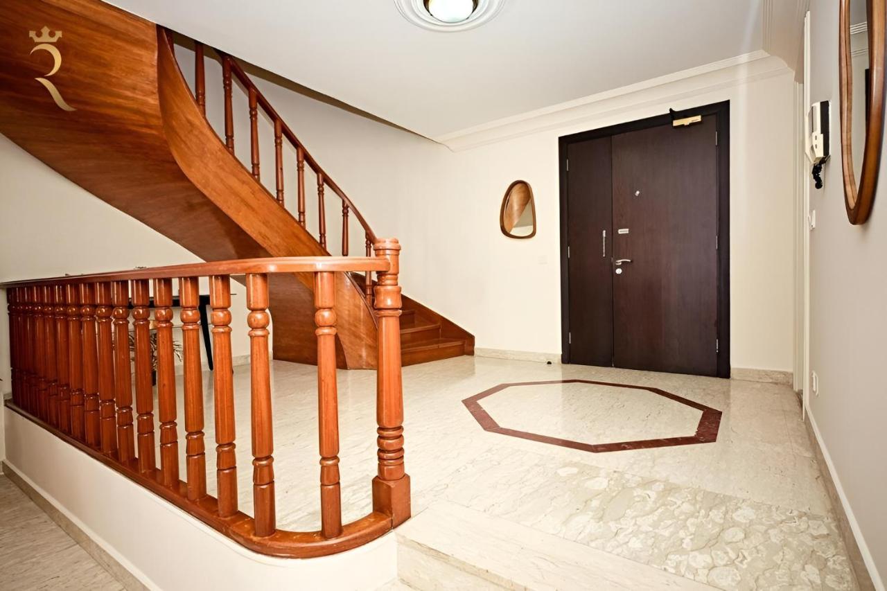 Serene 3BR Splendor Retreat at Corniche Beach - B&B