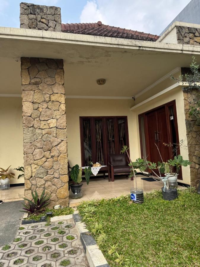 Rumah Cahaya Syariah - Bed and Breakfast Rampal