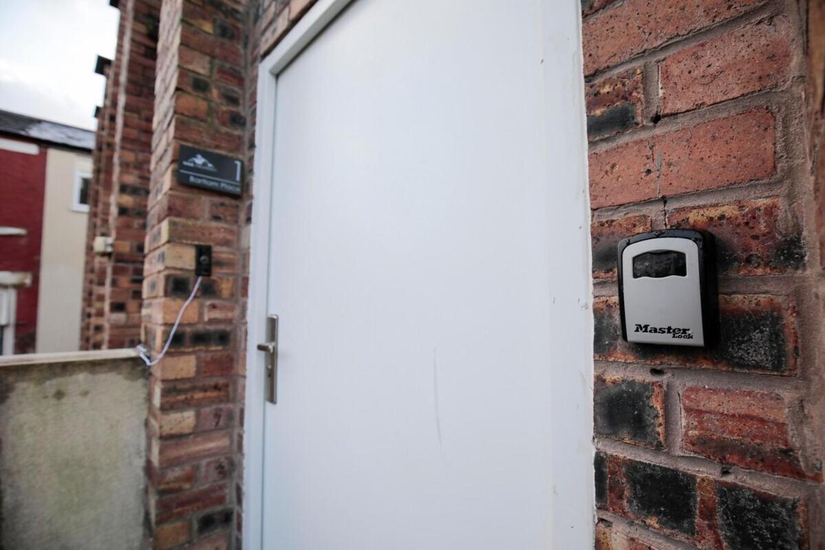 Bartlam Place, Sleeps 6, Central Oldham - By NMB Property - Ferienwohnung Oldham