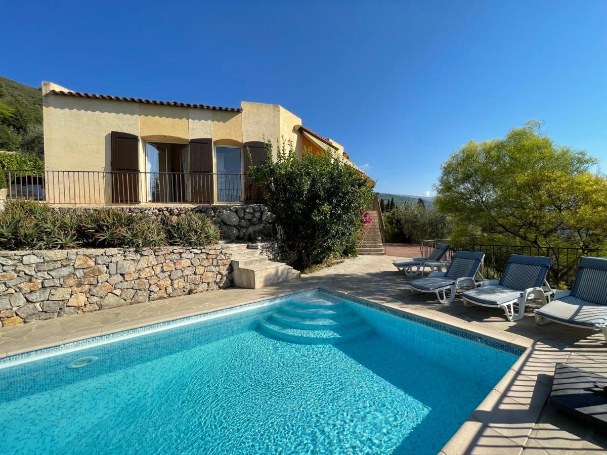 Villa La Baume 10 couchages, piscine, vue mer Le Tignet 06 - B&B