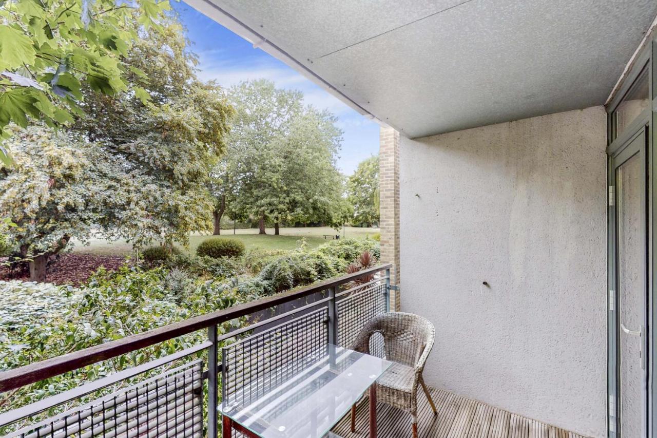 Spacious 2Bed London Flat Near Deptford Park and Surrey Quays Tube Station - Bed and Breakfast Londen