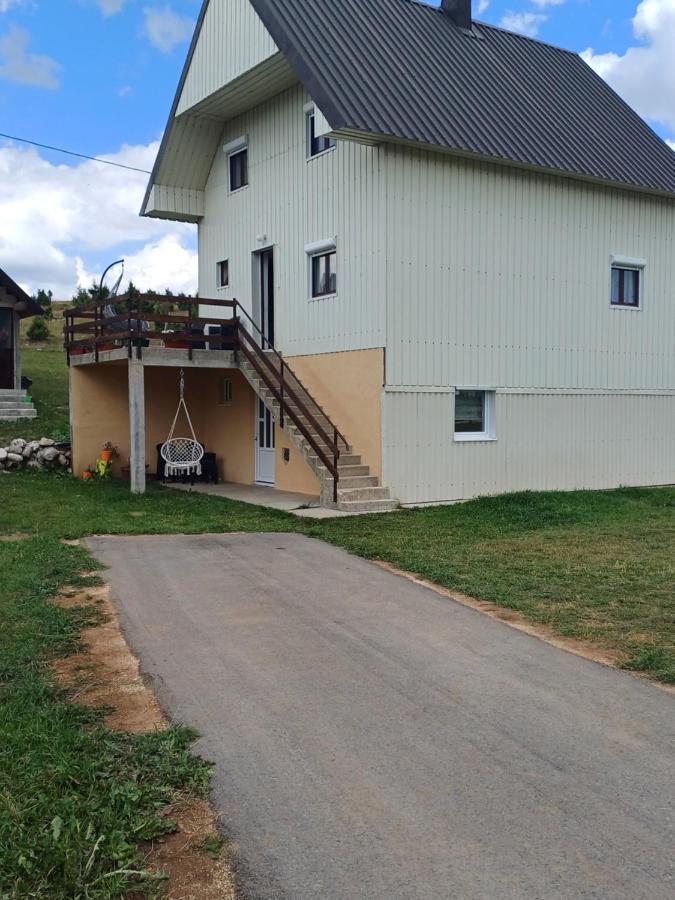 Apartman Helena 2 - Chambres d’hôtes Žabljak