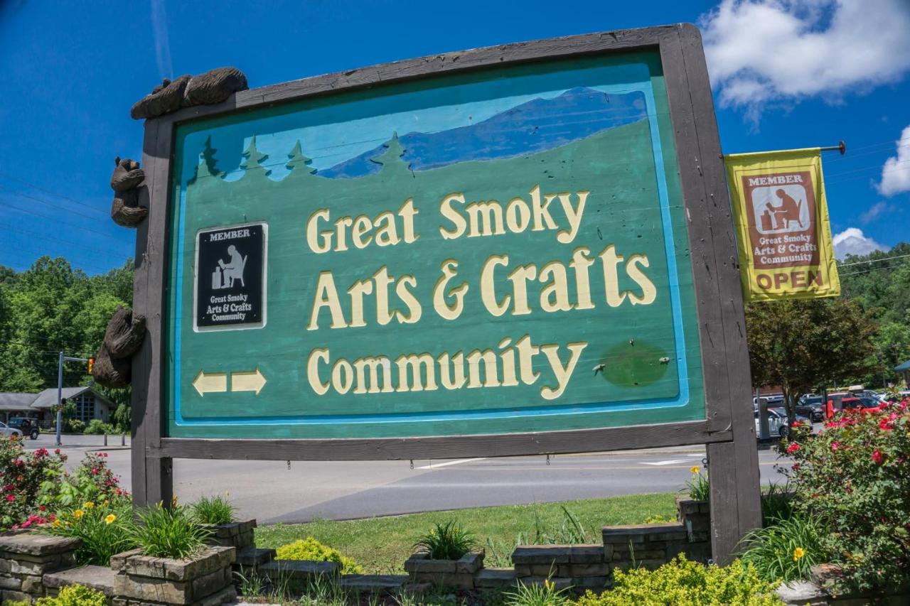 Still Away Lodge by American Patriot Getaways - Chambres d'hôtes Gatlinburg