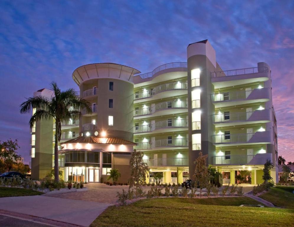 Gulfview Getaway - B&B St. Pete Beach