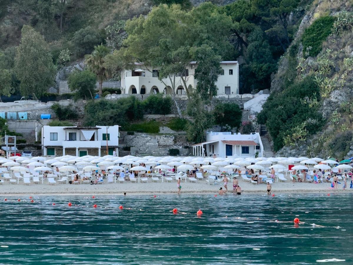 Caminia - Il mare in una stanza - Bed and Breakfast Camini