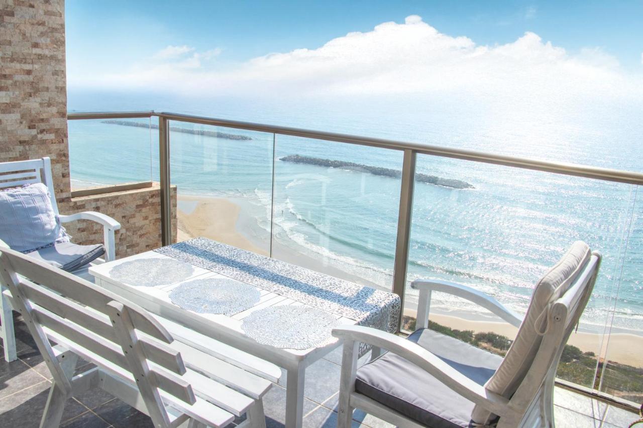 Beachfront Bliss 3 bedroom Privacy - B&B Netanya