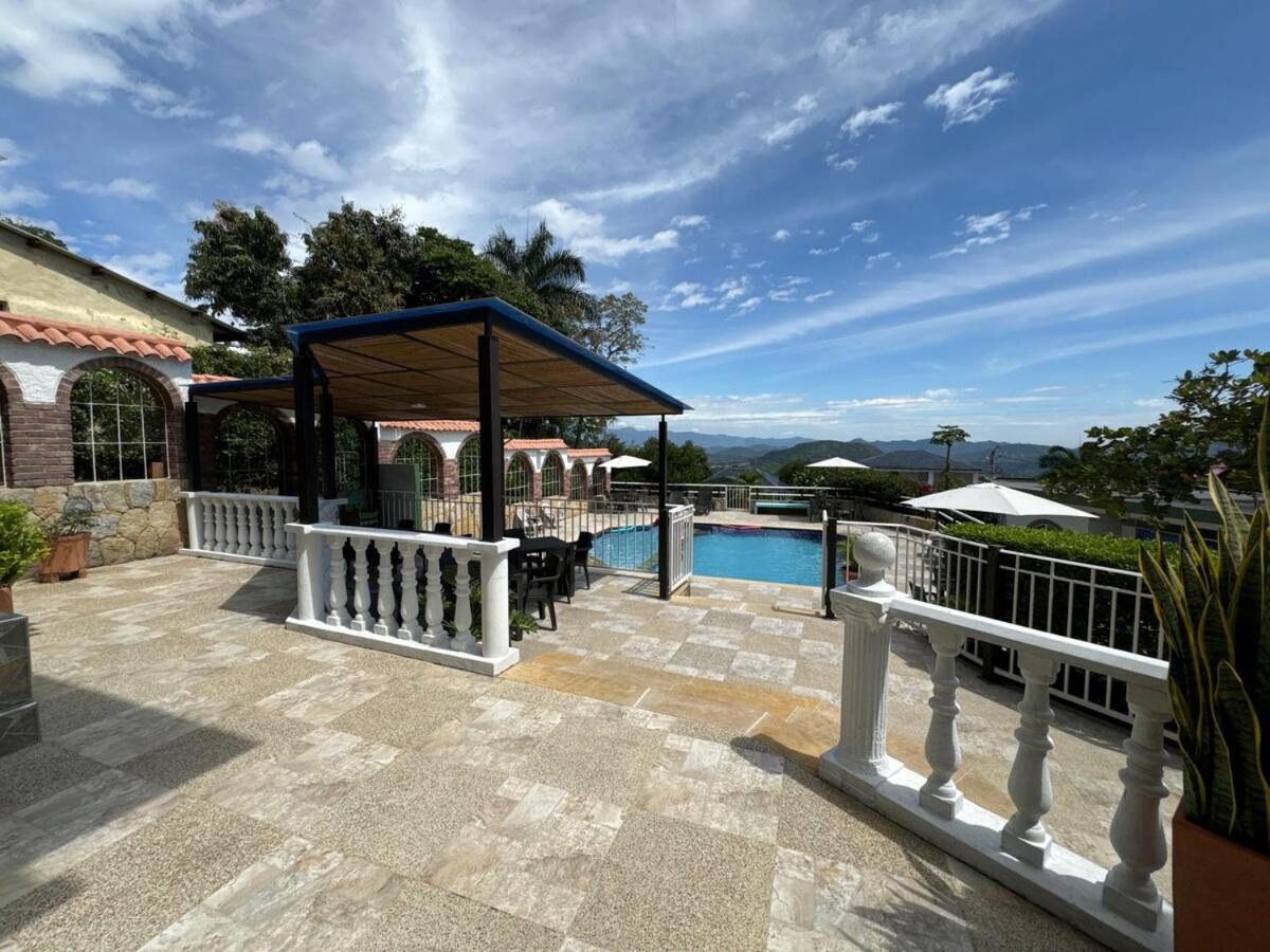 Hermosa casa en Anapoima, Excelente ubicación - B&B Anapoima