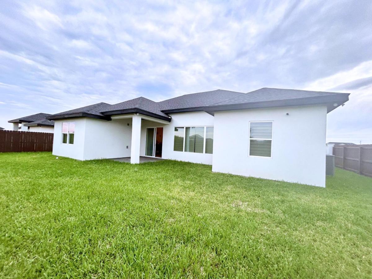 San Juan home 15 min to McAllen La Plaza Mall and Airport - Chambres d'hôtes San Juan