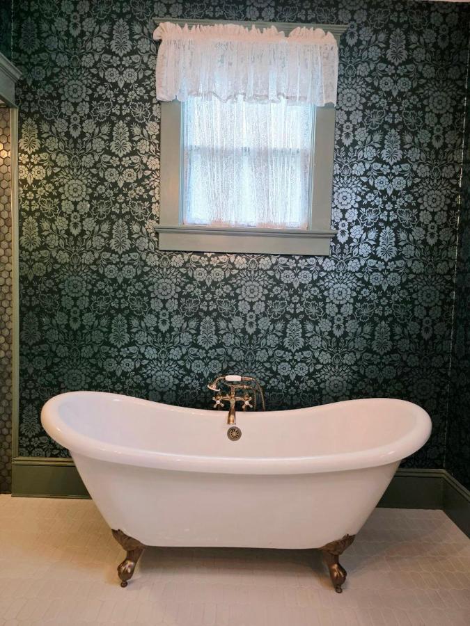 King Room with Spa Bath