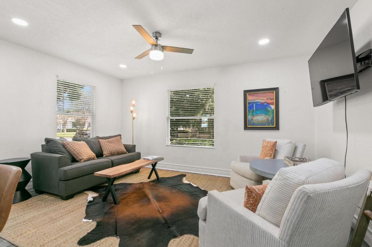 NEW SoHo Sanctuary - Gorgeous Apartment Steps to S Howard Ave with Fenced Yard - B&B Tampa