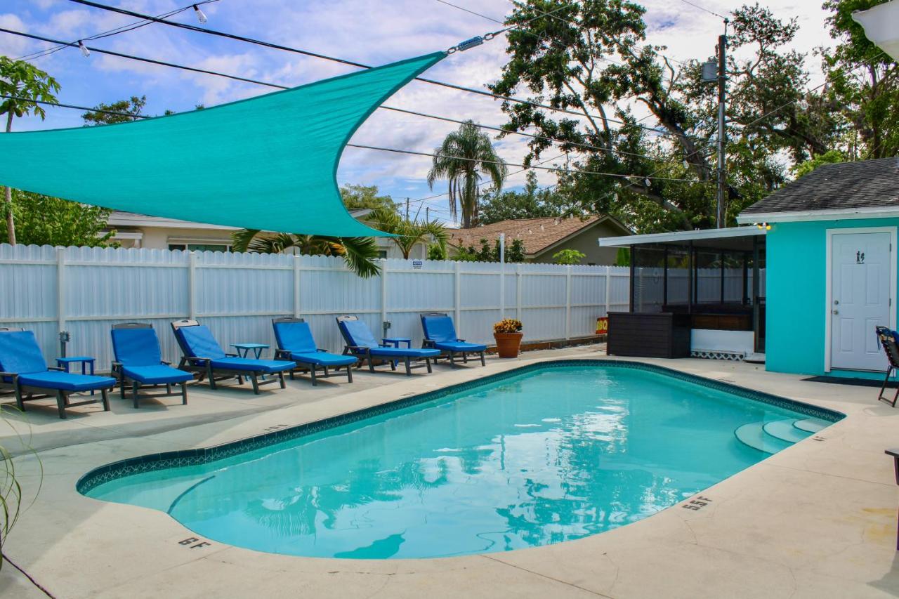 Largo Family Oasis Private Pool and Hot Tub! - B&B