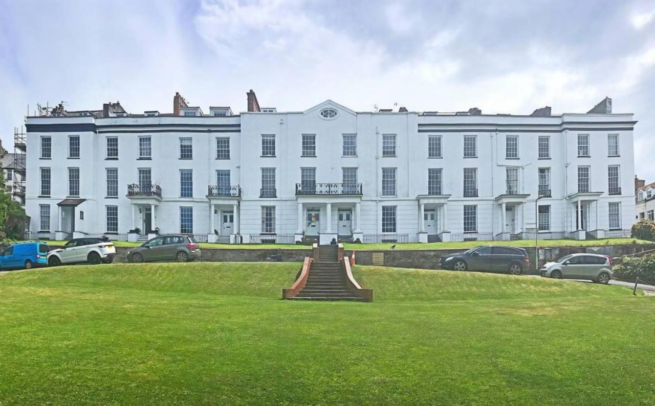 North Devon Luxe Gem for 4, 2 Ensuite Beds, Elegantly Renovated Sea Nearby - B&B Ilfracombe