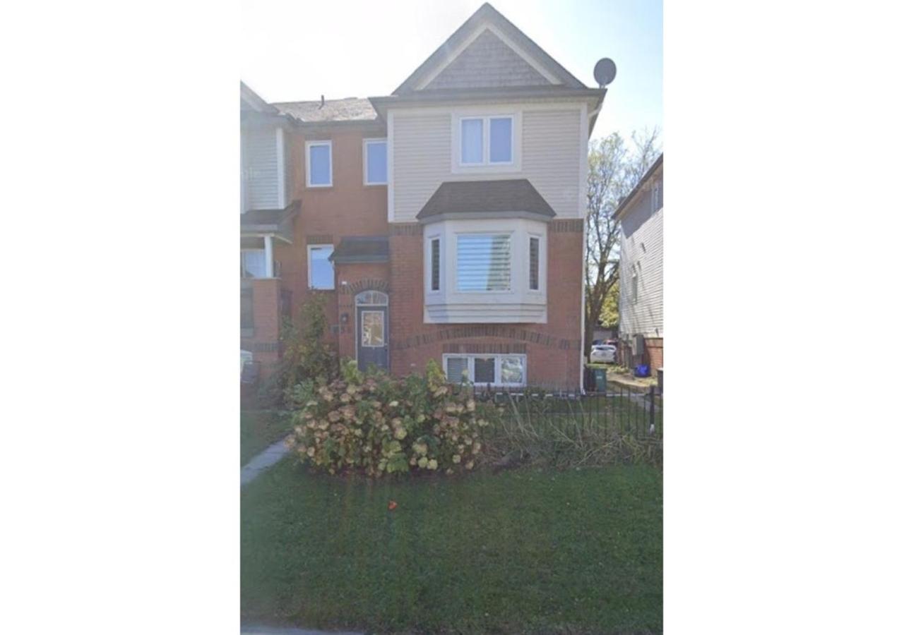 Ciceks Centrepoint - B&B Ottawa