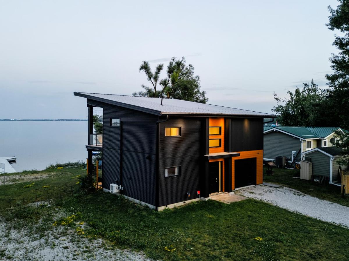 Casa Luna Chic Lakehouse BBQ Game Room LakeViews - B&B Orillia