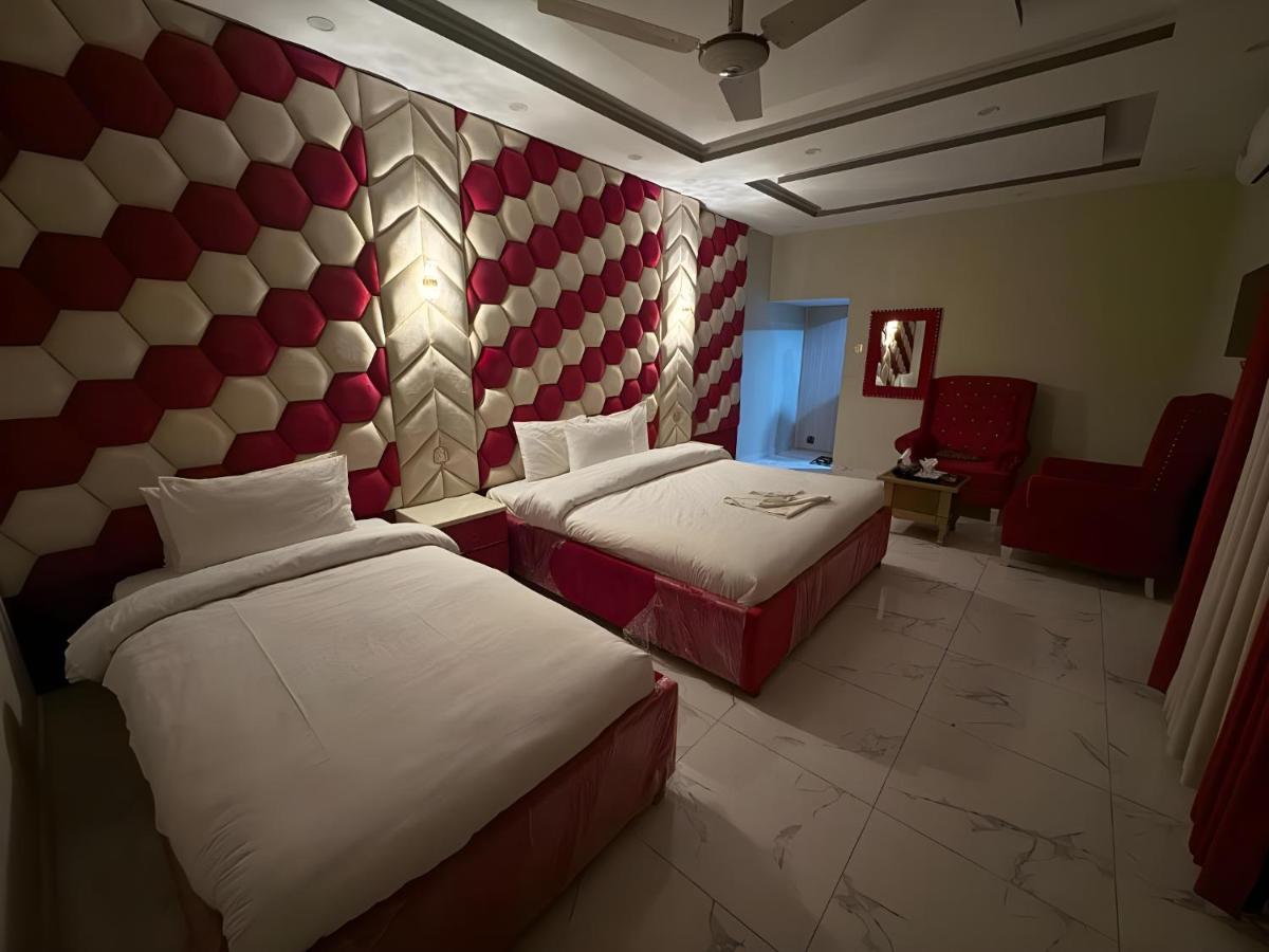 Deluxe Family Room