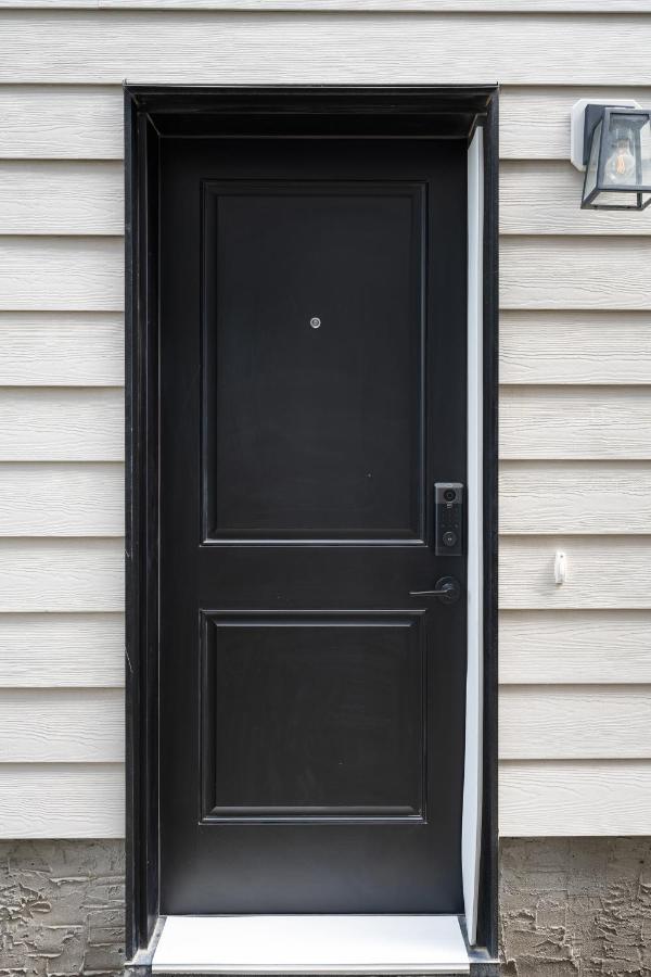 Cozy 2BR Suite with Kitchen, AC Near U of C, Winsport, Banff and Hospitals - B&B Calgary