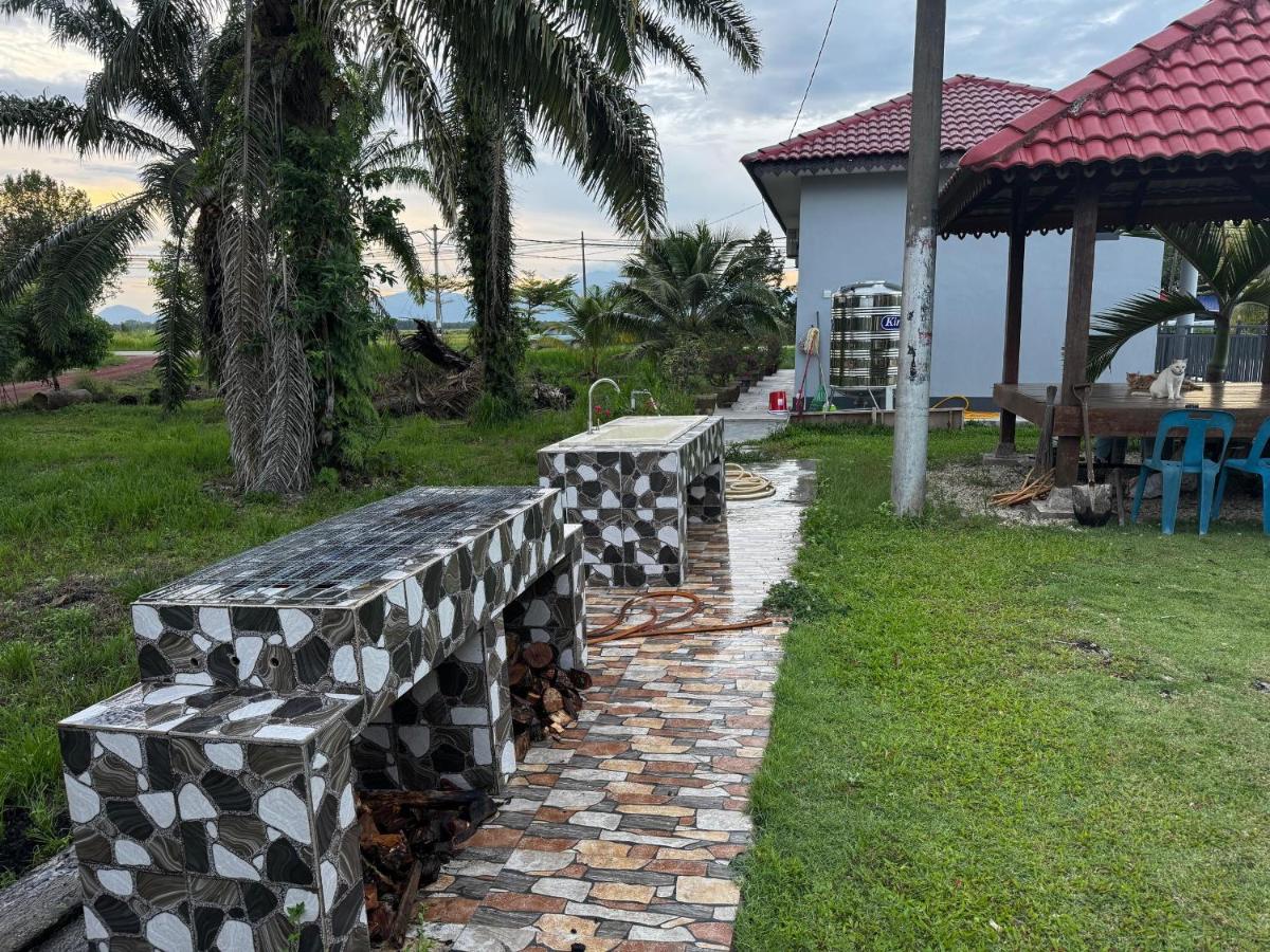 Homestay Lot 9333 Inn - B&B Gerisek