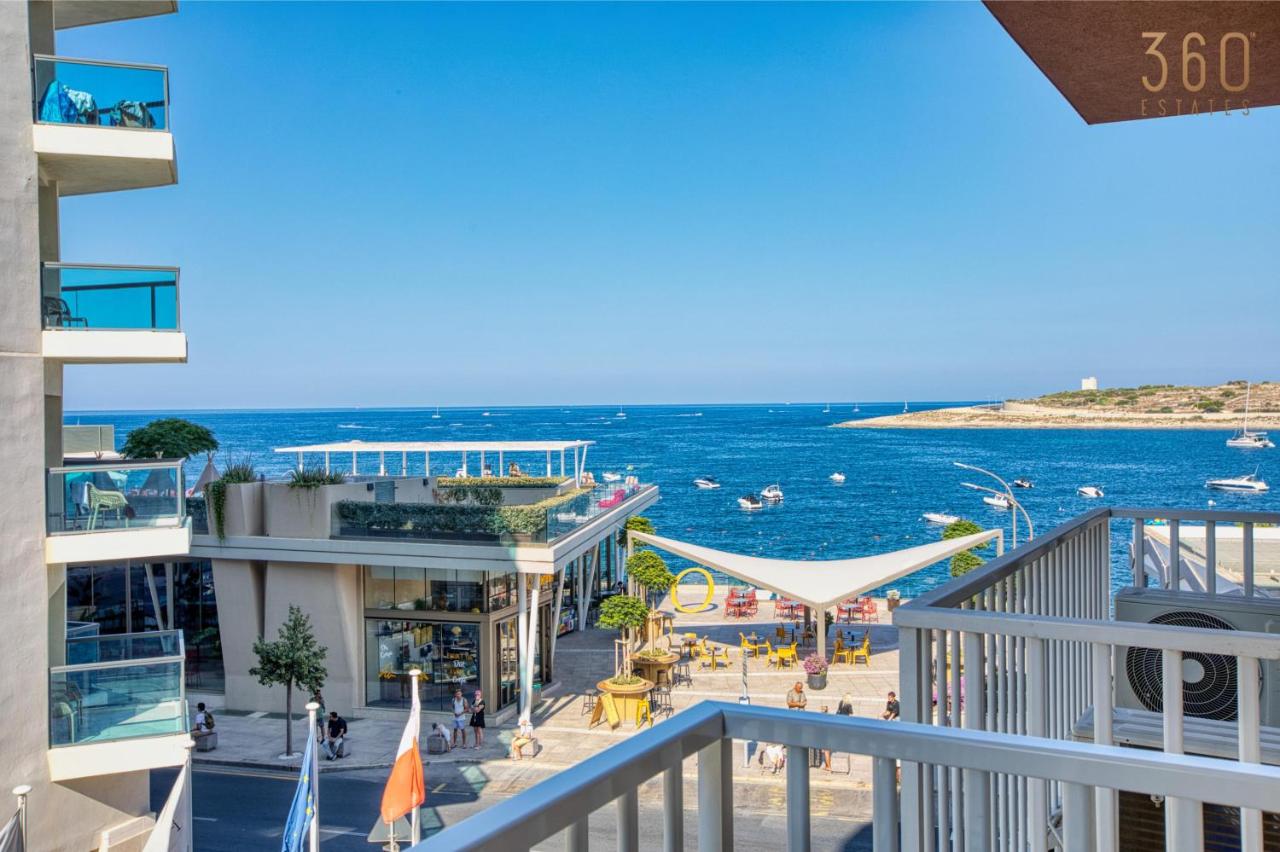Seafront Home opposite beach with WiFi & AC in Qawra by 360 Estates - Chambres d’hôtes San Pawl il-Baħar