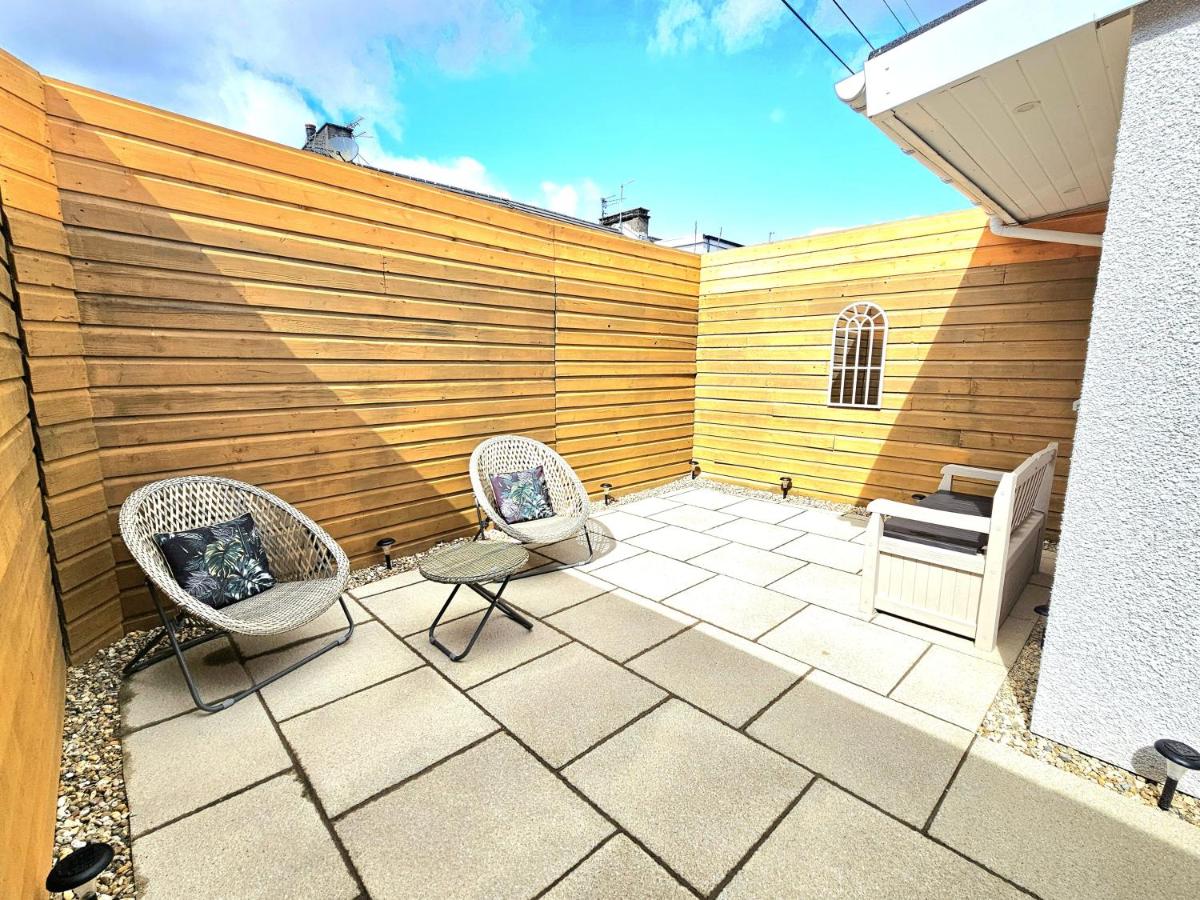 Newly Renovated Gem - Free Parking & Modern Comfort - B&B Glasgow