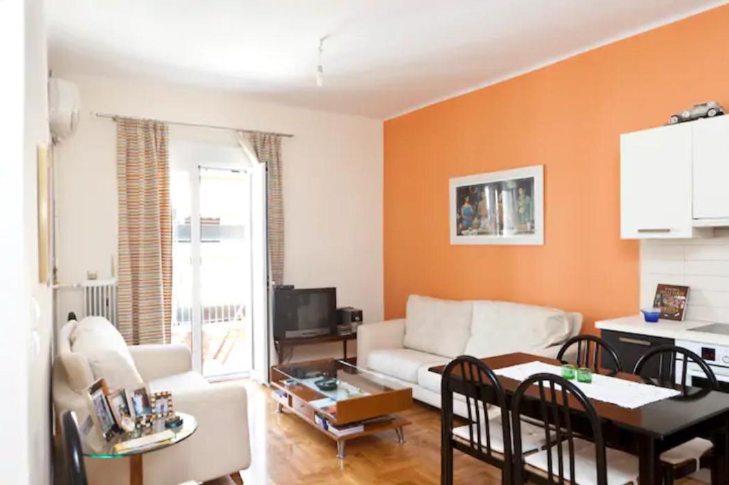 Athens Panormou station - B&B Atenas