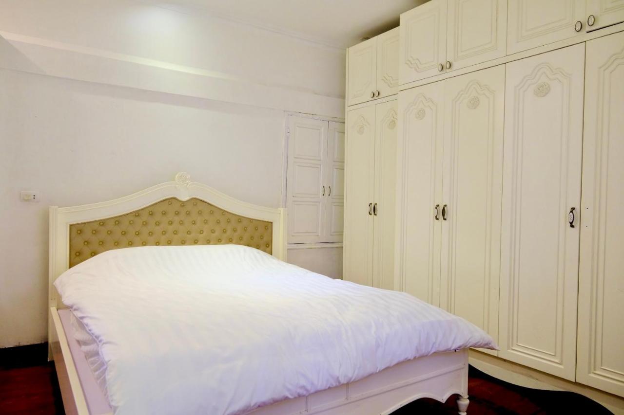 Three-Bedroom Apartment with Balcony