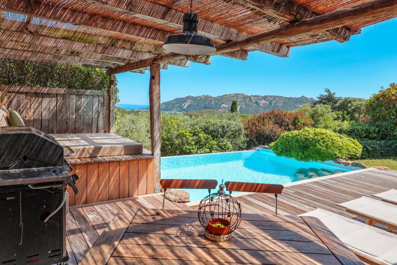 Magnifique bergerie avec piscine chauffée surplombant la baie de Santa Giulia - B&B