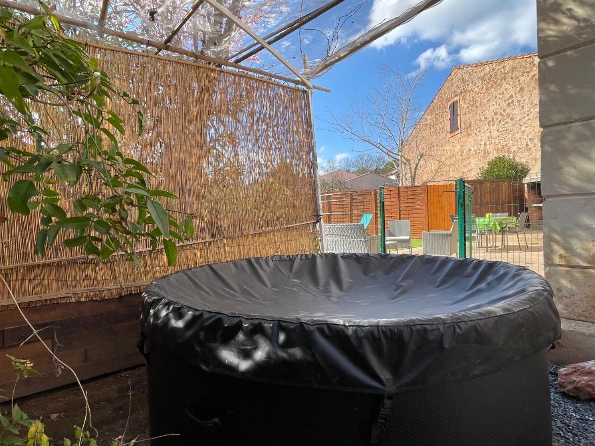 Évasion ensoleillée avec jacuzzi à Cazedarnes - B&B