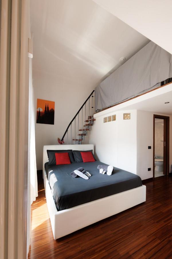 Duomo a 15 minuti a piedi - Suite Balcone WiFi - B&B Milan