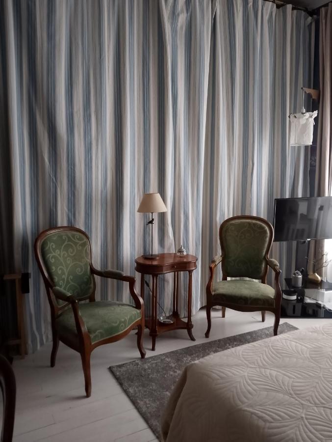 Chambre Bounty, B&B, cuisine privée, lit queen size, terrasse, parking, garage - Chambres d’hôtes Olliergues
