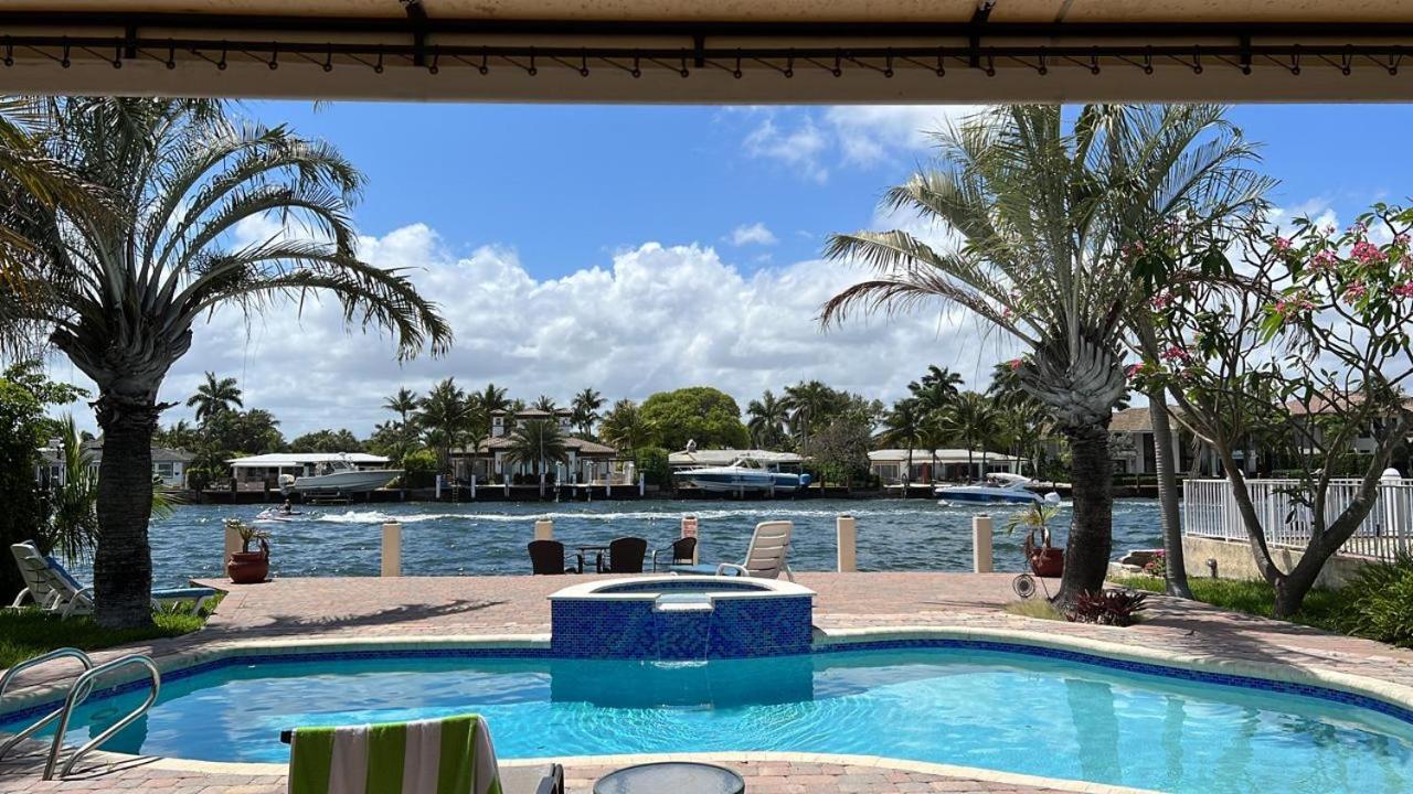 Waterfront House few steps to the beach - Chambres d'hôtes Pompano Beach