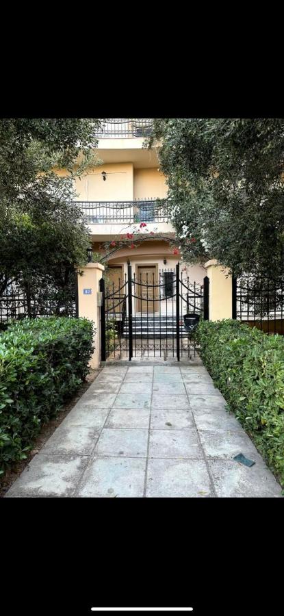 Modern Glyfada Apartment Sleeps 6, 5min Walk to Beach - Ferienwohnung Athen