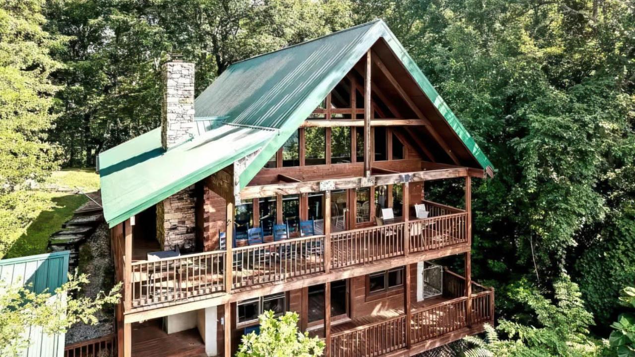Smoky Mtn Cabin Hot Tub, Fire Pit & Pool Table - B&B Sevierville