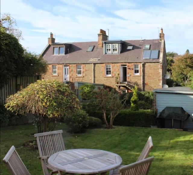 3 Bed Cottage, Melrose-Log Burner and Eildon Views - B&B Melrose