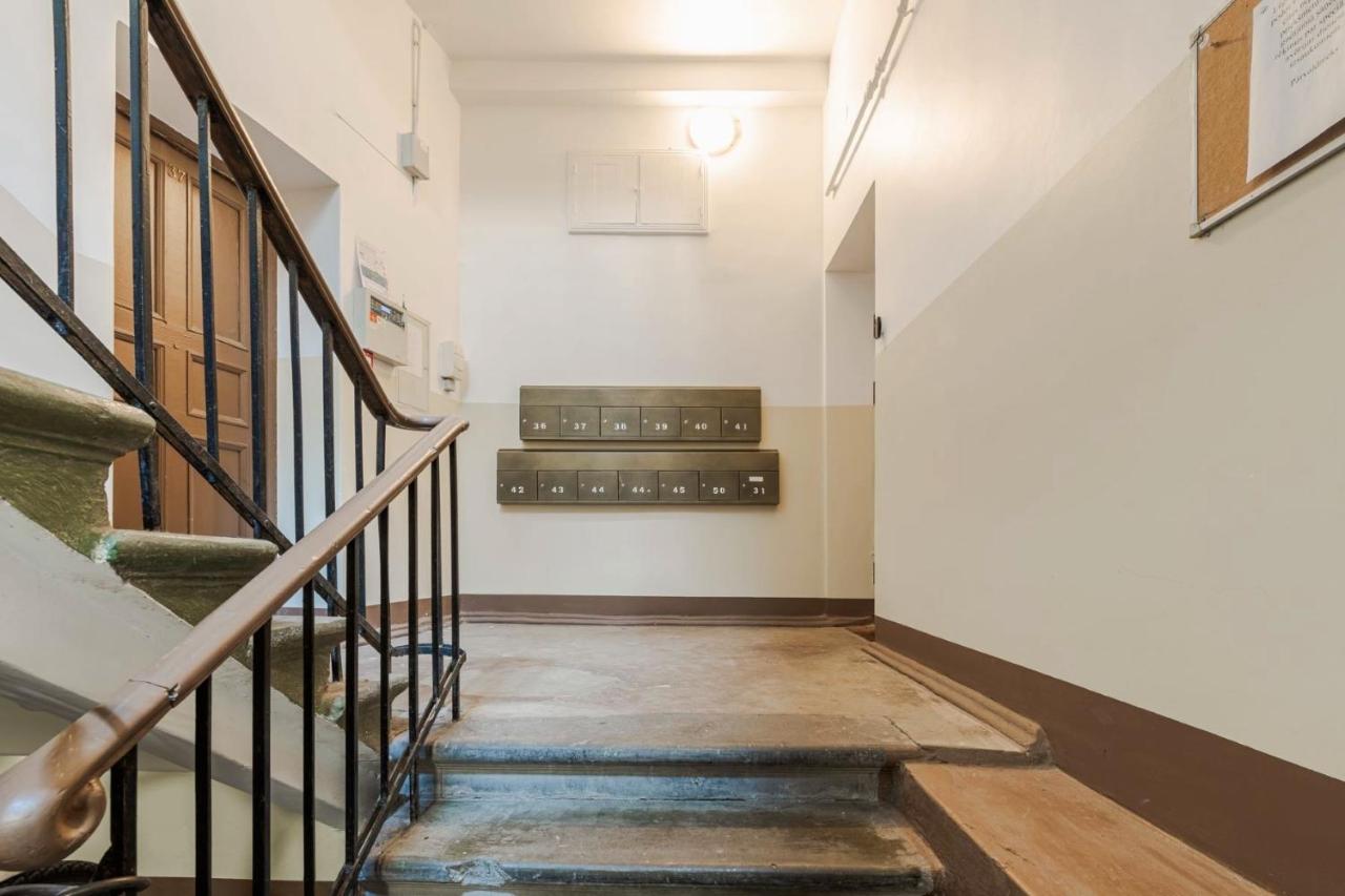 Spacious Old Town Family & Friends Peachy Two bedrooms Apartment, Nearby the Riga Presidential Castle - Chambres d'hôtes Riga
