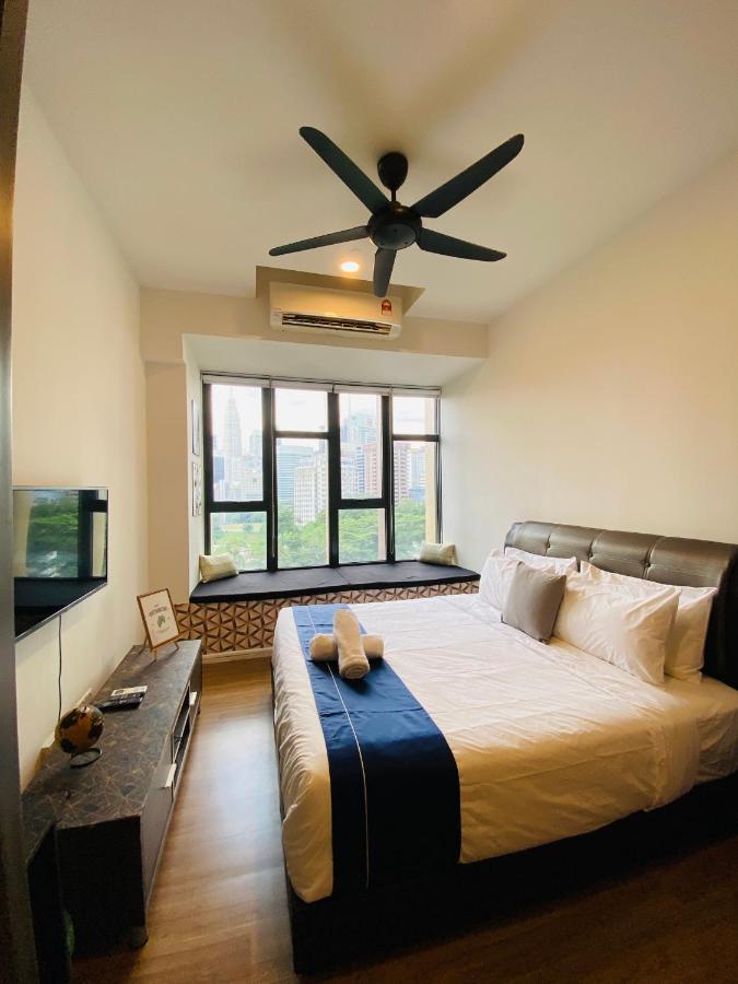 Studio Lit King-Size