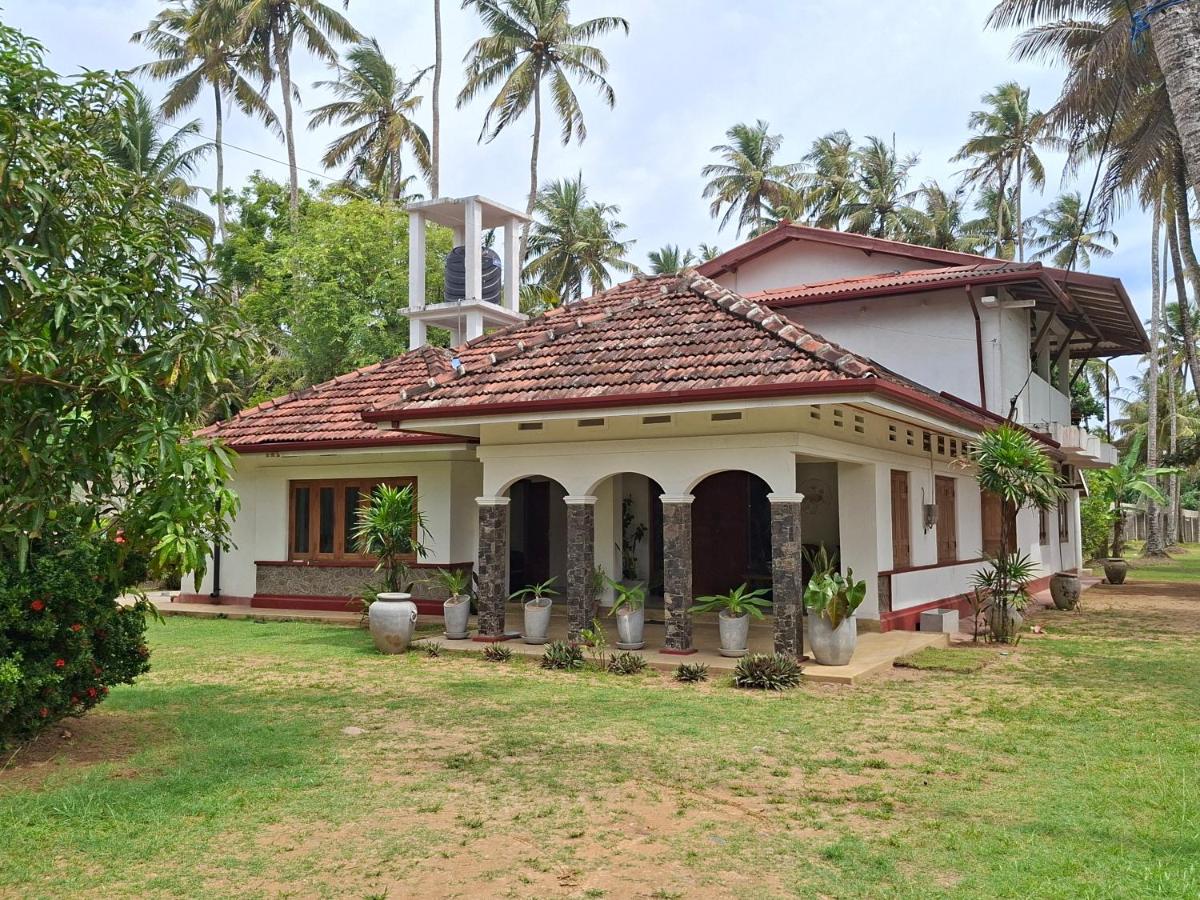Naolina Beach Villa - Ferienwohnung Weligama