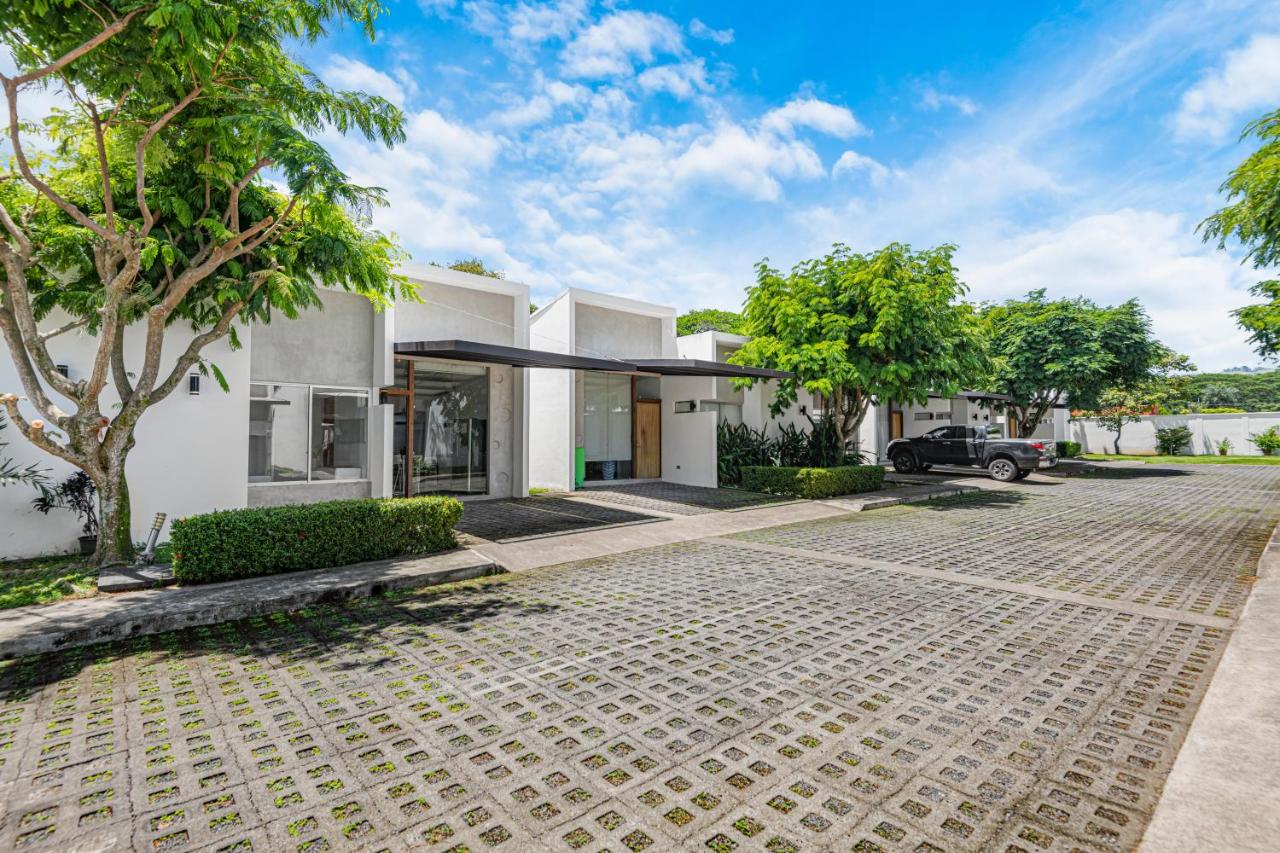 Jacó Condo 2 BR, Pool & families - B&B Jacó