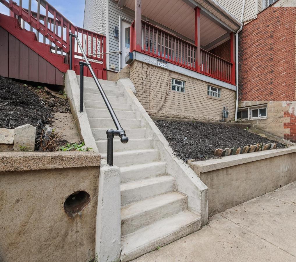 Bloomfield Pittsburgh F Stylish Cozy Private Bedroom, Shared Bathroom, with Free Parking - Bed and Breakfast Pittsburgh