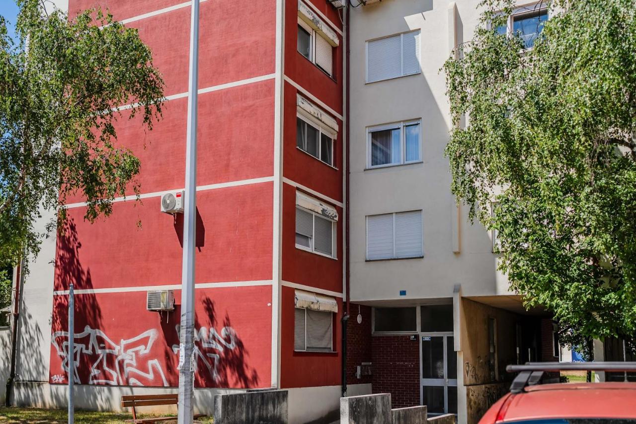 The Green Corner Apartment With Balcony - Happy Rentals - B&B Zagabria