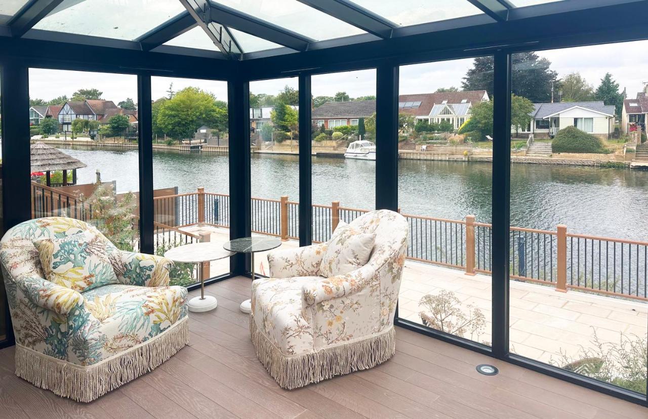 Thames Mansion - Water View - Bed and Breakfast Staines