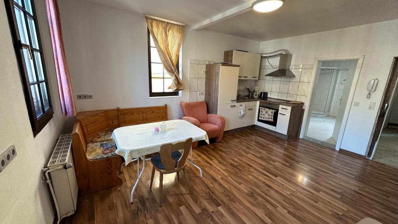 APARTMENT Wohnung 1 ZKB 2 Betten Zentral Idar Oberstein - Chambres d'hôtes Idar-Oberstein