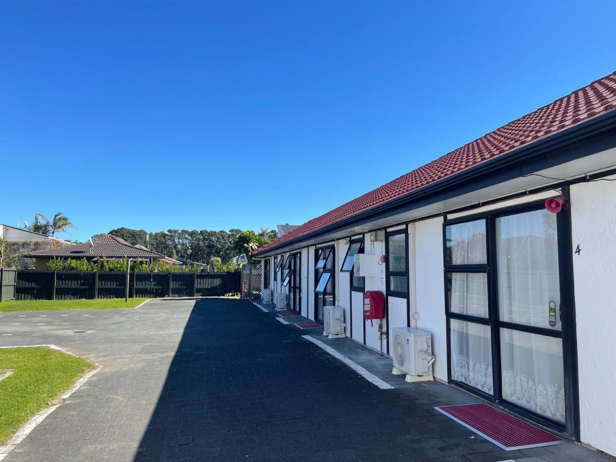 Summer Inn Motel - Newly Renovated, 2 Min Walk to Orewa Beach - B&B