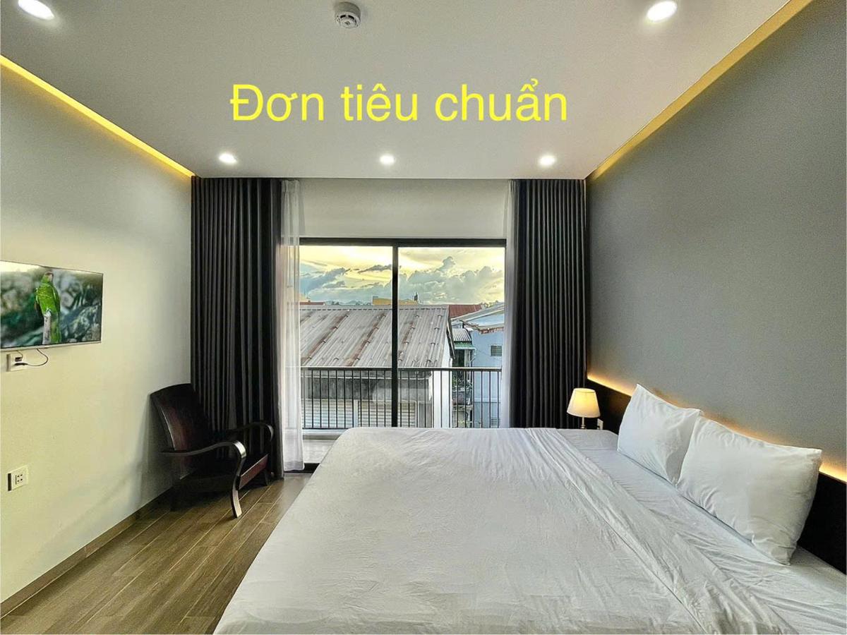 Zimmer mit Kingsize-Bett und Seeblick
