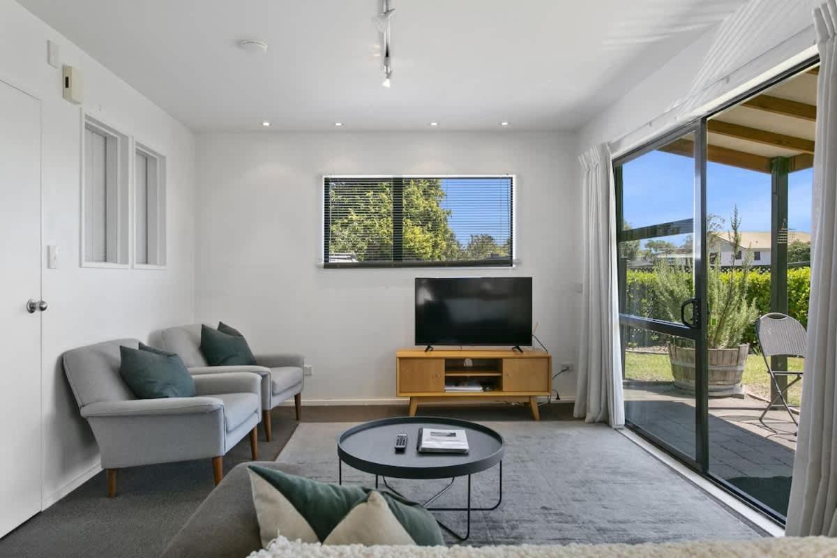 You little beauty - Wharewaka Beach Magic - B&B
