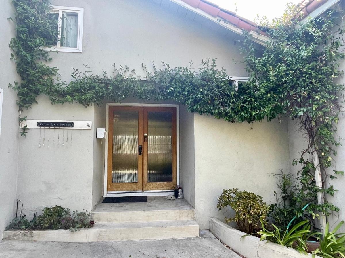 Laurel Canyon Sanctuary with Pool and Spa - Chambres d’hôtes Los Angeles