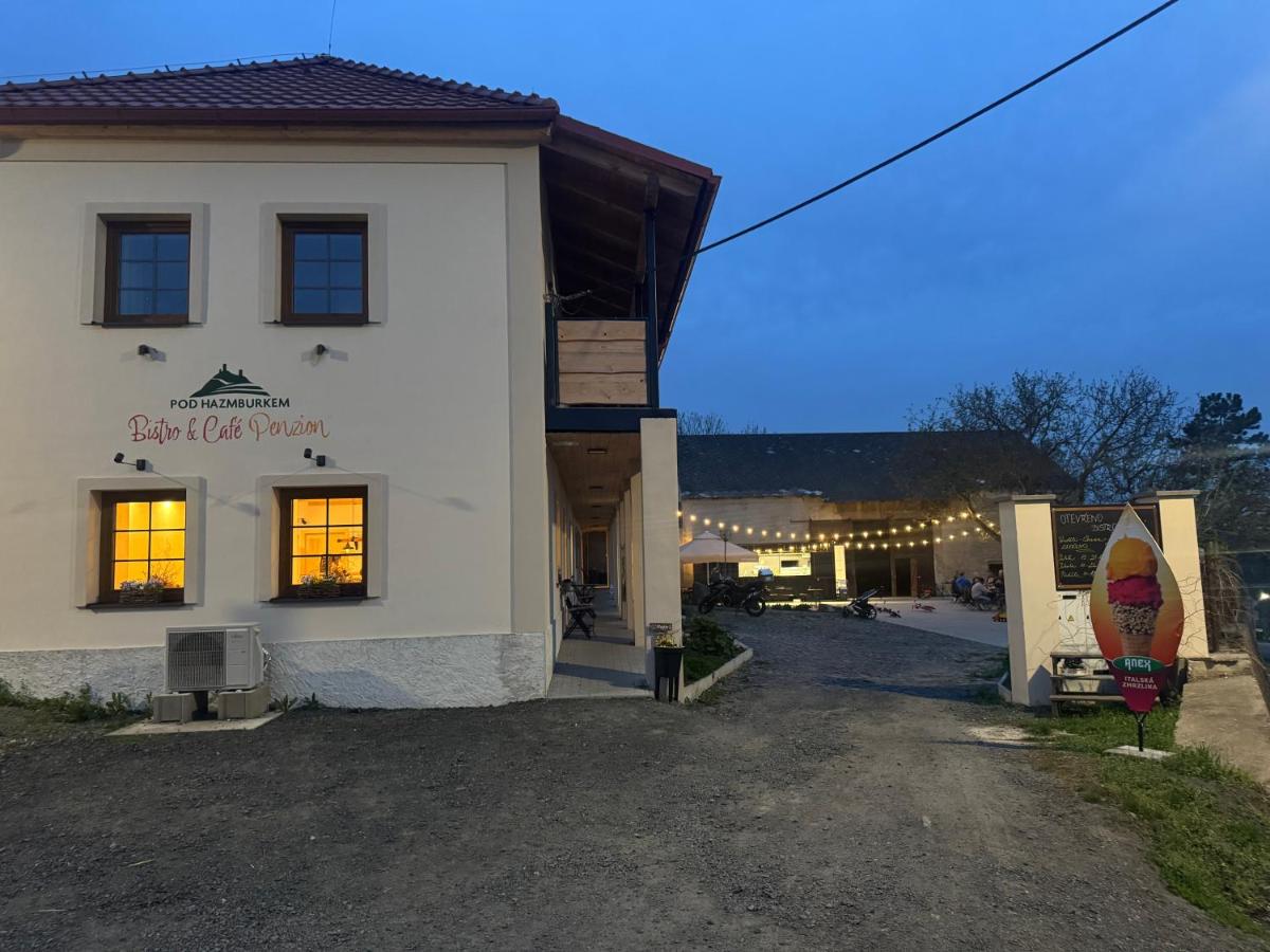 Penzion pod Hazmburkem - B&B Klapý