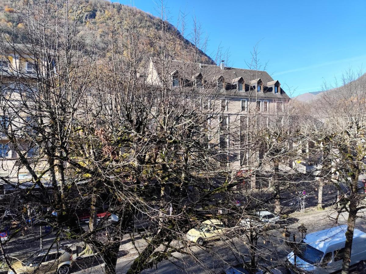 appartement T1 hyper centre 350 m des thermes 200 m des télécabines deuxième étage avec ascenseur - Chambres d'hôtes Bagnères-de-Luchon