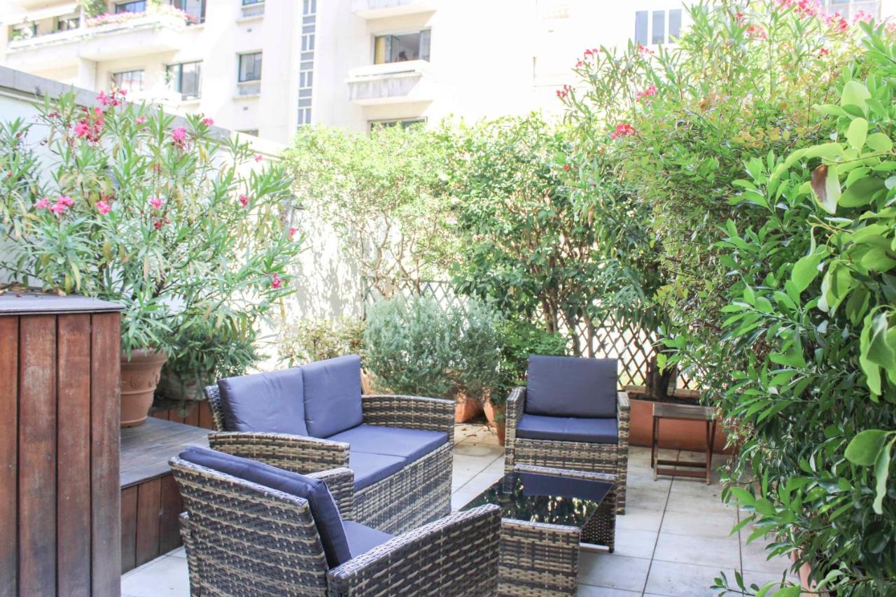 Spacious cocoon 2 steps from the Eiffel Tower - Bed and Breakfast Parijs