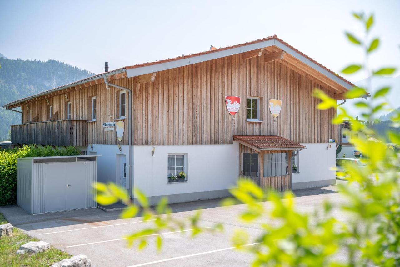 Gästehaus am Hahnenkamm - Ferienwohnung Reutte in Tirol